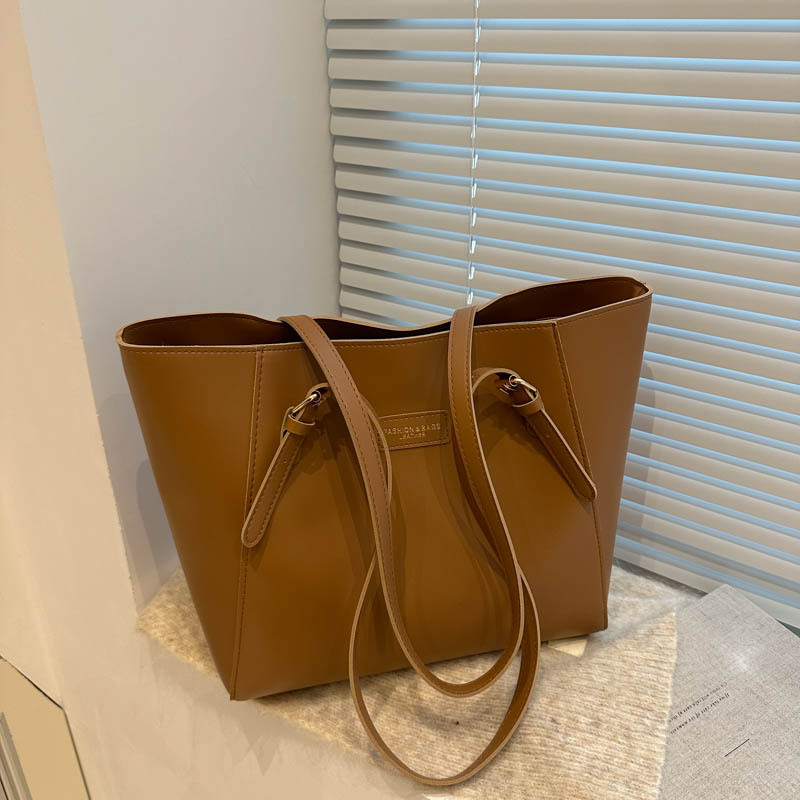 Gran capacidad de ocio retro bolso 2024 nueva moda simple de color sólido extranjero bolso de hombro portátil de mujer debajo de la axila