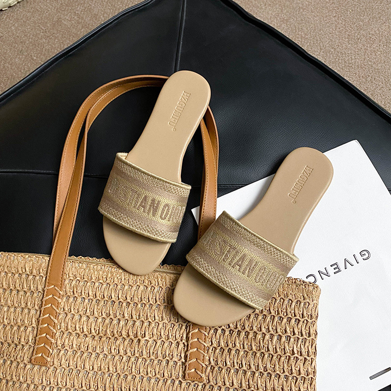 Women's Outdoor Slippers 2026 New Spring and Summer Fashion Versatile Flat Slide Sandals Beach Travel Trendy Sandals