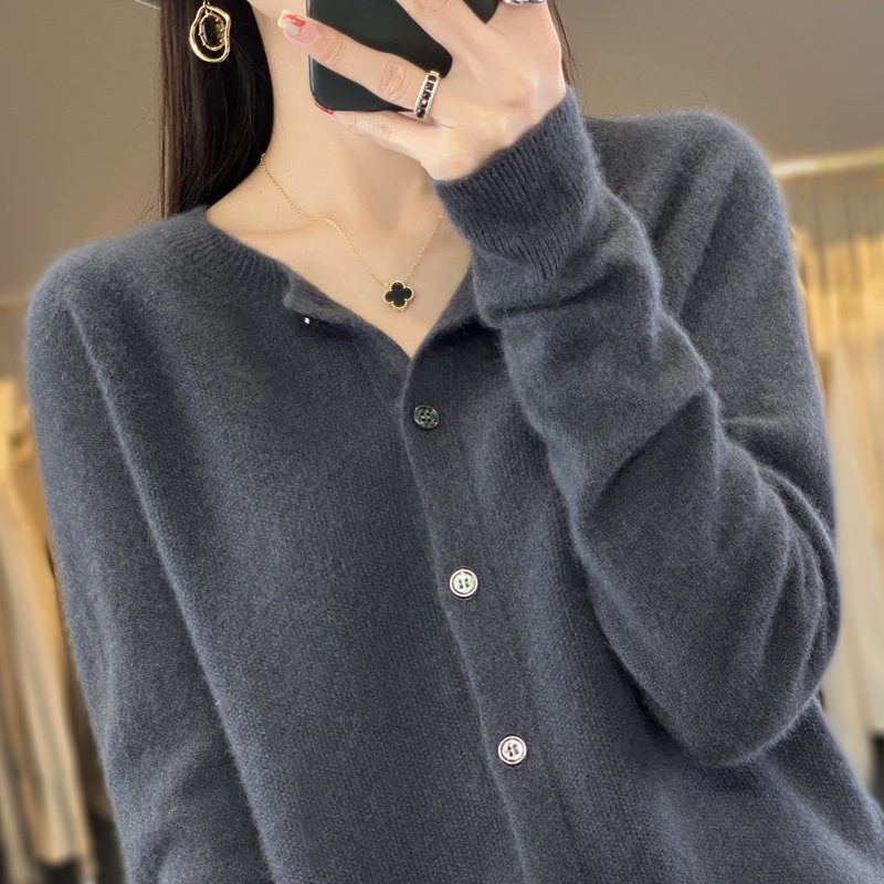 Demi-season woolen cardigan with a round collar