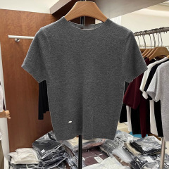 半高襟修身半袖tシャツセーターの新商品の早秋のシックな細いウールのニットは底を打って上着の女性を掛けます。