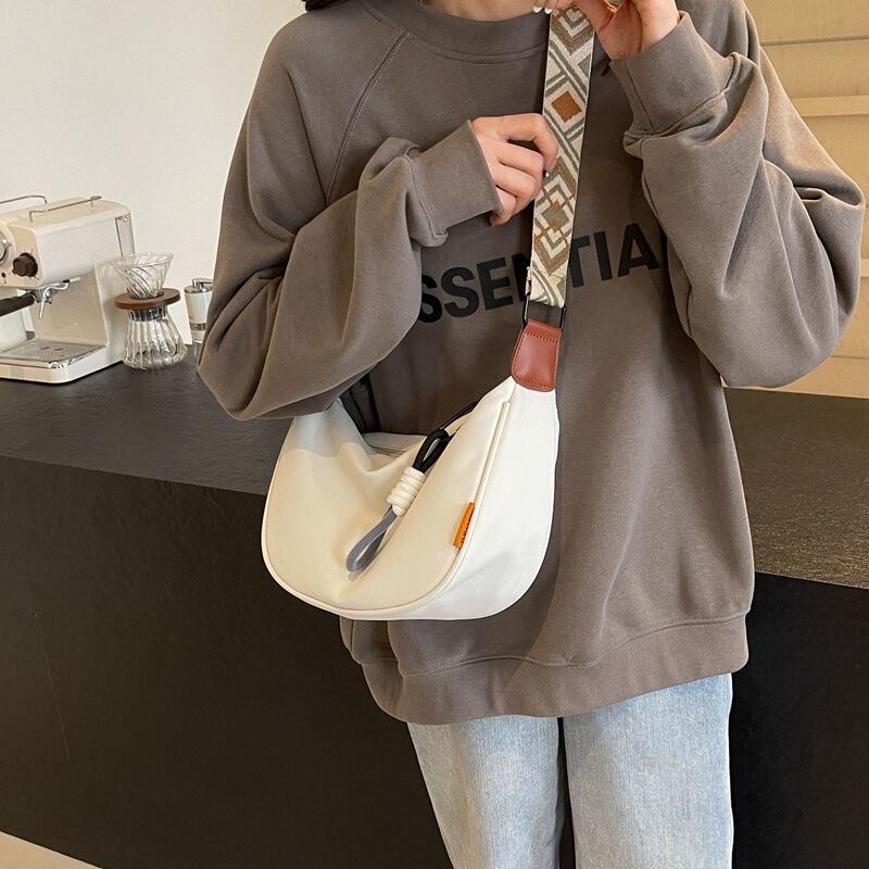 ^休闲尼龙布包包女新款秋季斜挎饺子包百搭小众单肩通勤包邮|undefined