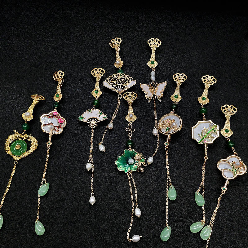 New Chinese-Style Cheongsam Brooch with High-End Ancient Style Hanfu Tassel Pendant and Traditional Horse-Face Skirt Accessory