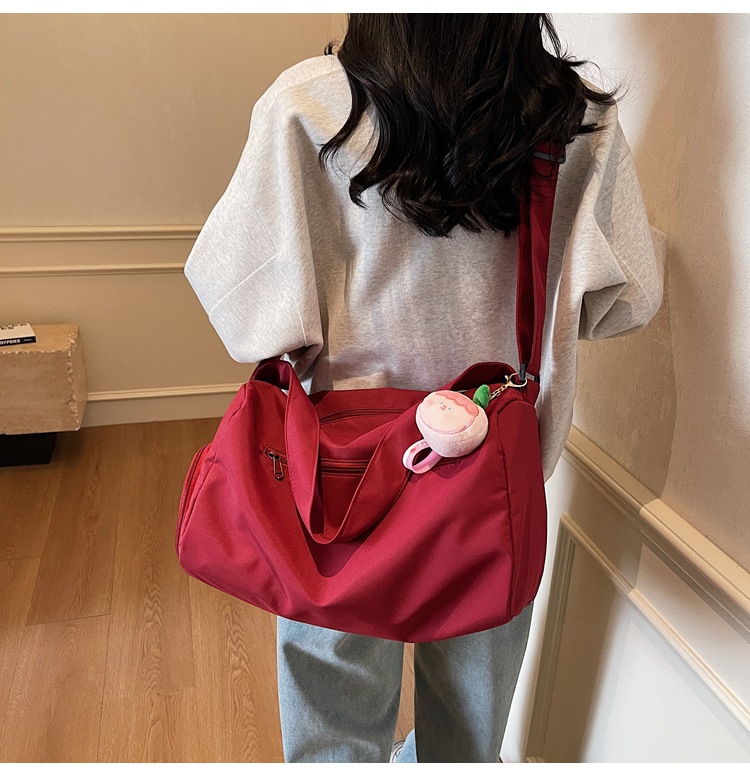 Sports yoga fitness bag 2025 new college student shoulder bag cute pendant-tipped crossbody bag popular travel bag