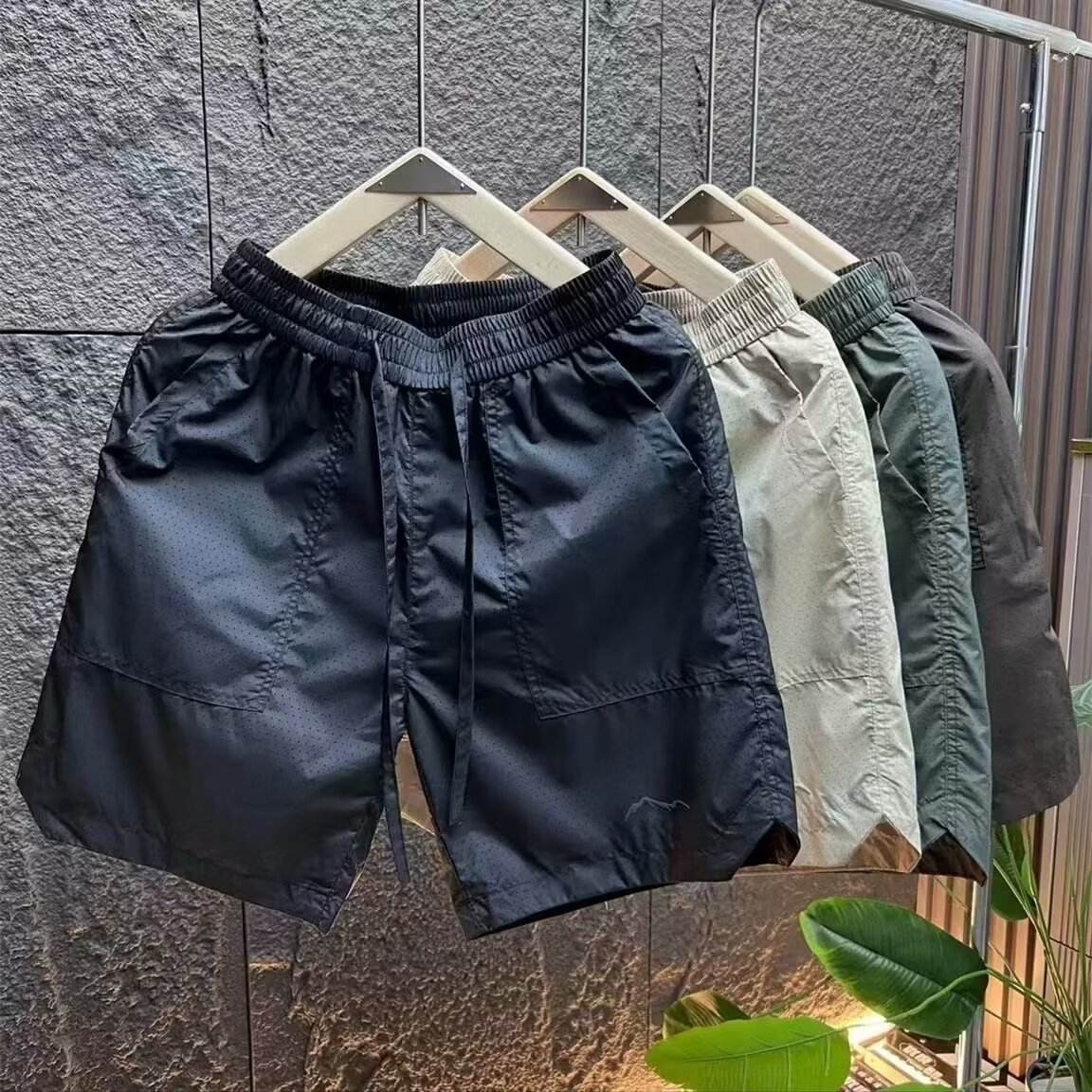 Pantalones cortos de malla transfronterizos estadounidenses de estilo de moda masculino delgados de diseño de nicho sueltos grandes pantalones deportivos casuales de cinco puntos