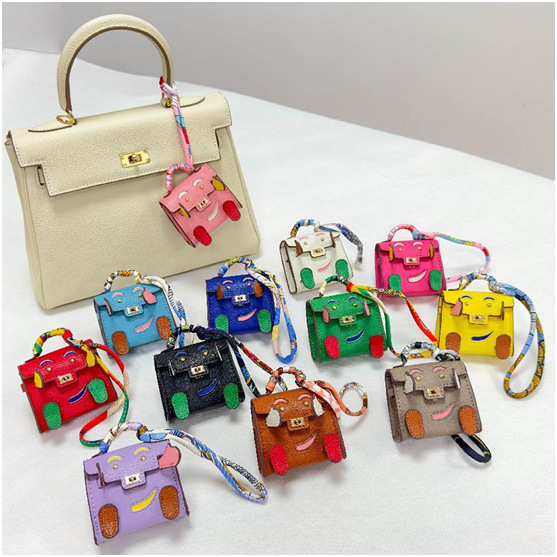 New Car Key Bag, Hand and Foot Bag Pendant, Exquisite Headphone Bag, Lipstick Bag, High-End Car Pendant, Pure Color Leather