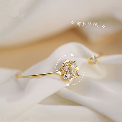 Rotating Diamond Clover Leaf Bracelet for Women - Unique Ins Design, High-End, Gentle, Friend-Friendly, Influencer Style, Rotatable Bracelet | Trendy