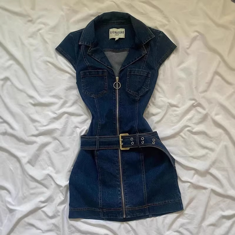 Spring and Summer New Style Hot Girl Retro Sleeveless Denim Dress for Women with Niche Design, Waist-Cinching, Slimming, and Figure-Flattering Denim Dress Spring and Summer New Style Hot Girl Retro Sleeveless Denim Dress for Women with Niche Design, Waist-Cinching, Slimming, and Figure-Flattering Denim Dress