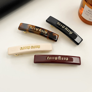 新款miumiu字母醋酸弹簧夹发卡女士高级感侧边夹刘海百搭发夹发饰