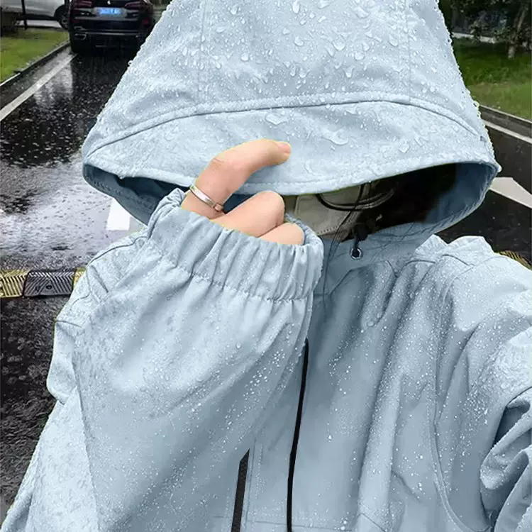 蓝色冲锋衣女款2025新款夏季薄款硬壳三合一登山套装川西穿搭外套
