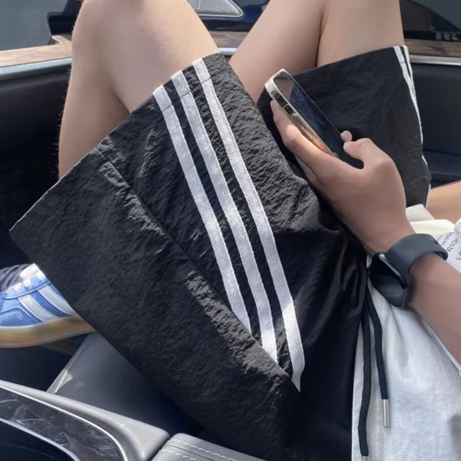 American-style striped men's shorts, trendy summer style, thin, quick-drying nylon athletic cropped pants, high-street casual mid-length shorts.