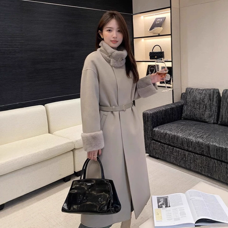 Счетчик того же класса высококлассного норкового мехового воротника двухстороннего кашемирового пальто