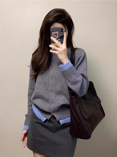 Grey False Two-Piece Knit Cardigan Jacket for Women, Autumn Korean Version, Relaxed Style Overcoat, Design-Sensitive Contrast Color Top