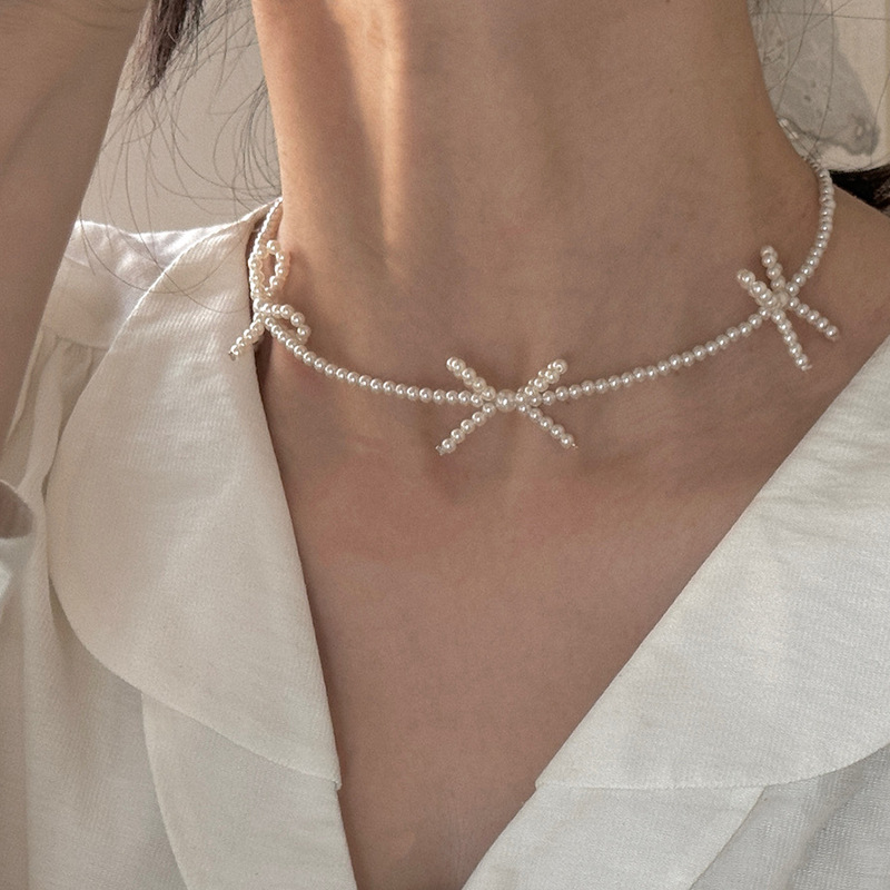 Cute sophisticated elegant necklace with bow from pearl