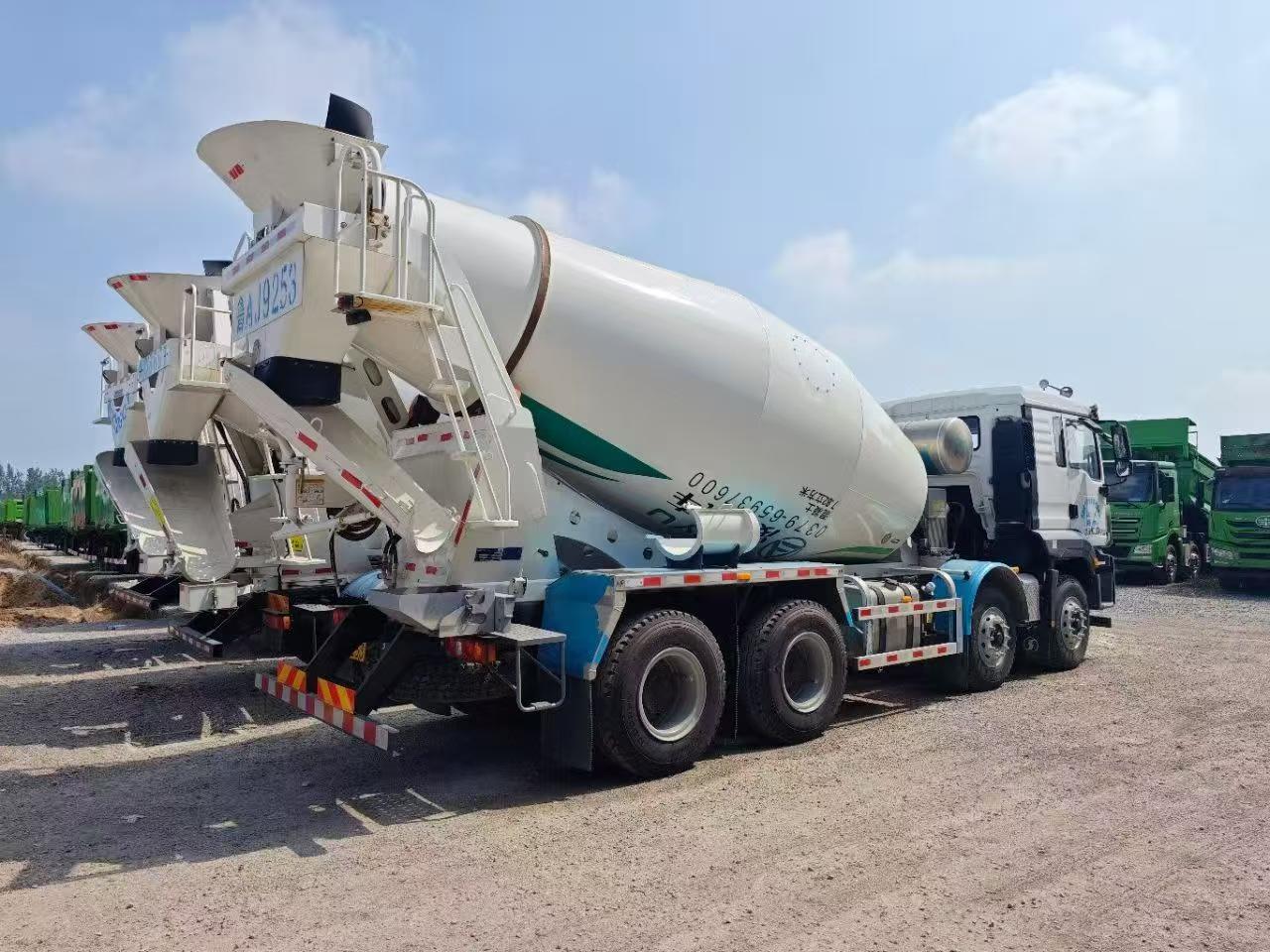 Ready-to-ship Shaanqi Delong M3000S cement mixer truck with a capacity of 12 cubic meters, national standard V, concrete mixing tank truck