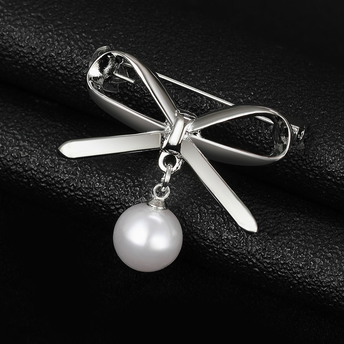 Elegant Simple Style Bow Knot Alloy Plating Inlay Artificial Pearls Women's Brooches display picture 11