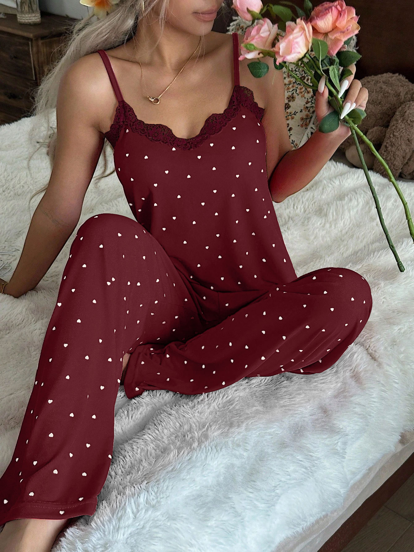 Completo pigiama da donna con canotta e inserti in pizzo a pois_voghion.com