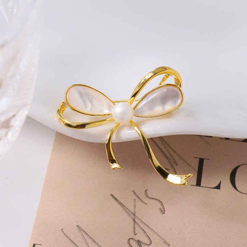 Broche de mariposa de alta calidad nicho mayorista de alta calidad broche elegante temperamento fijo ropa traje joyas de perlas