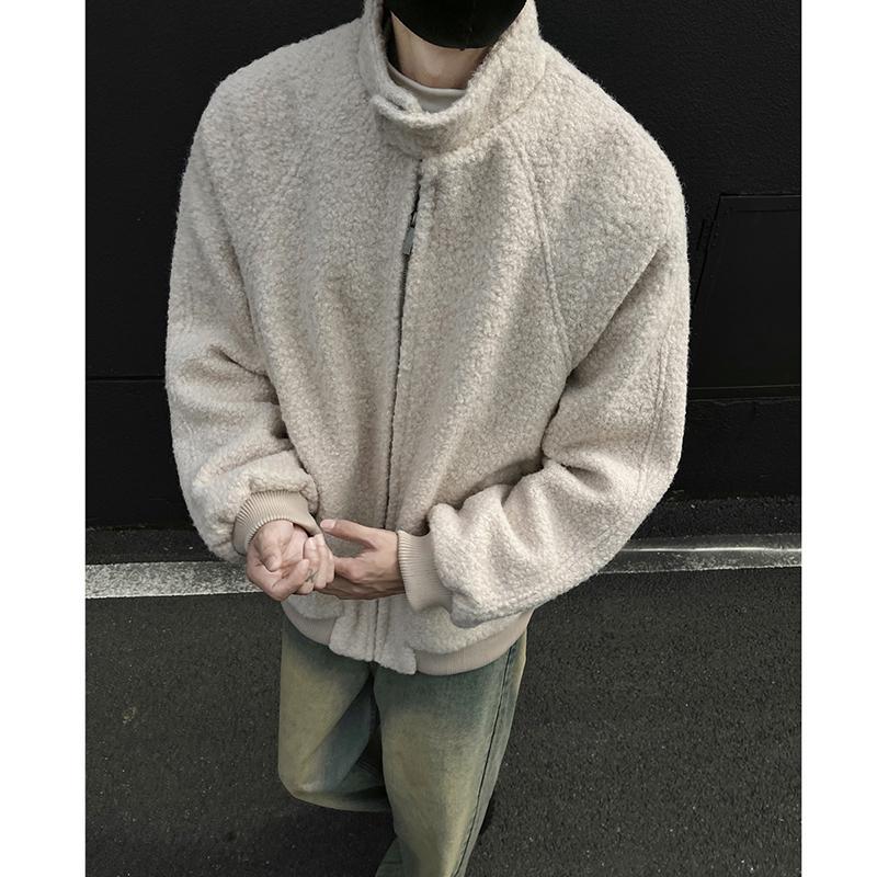 Short demi-season woolen coat