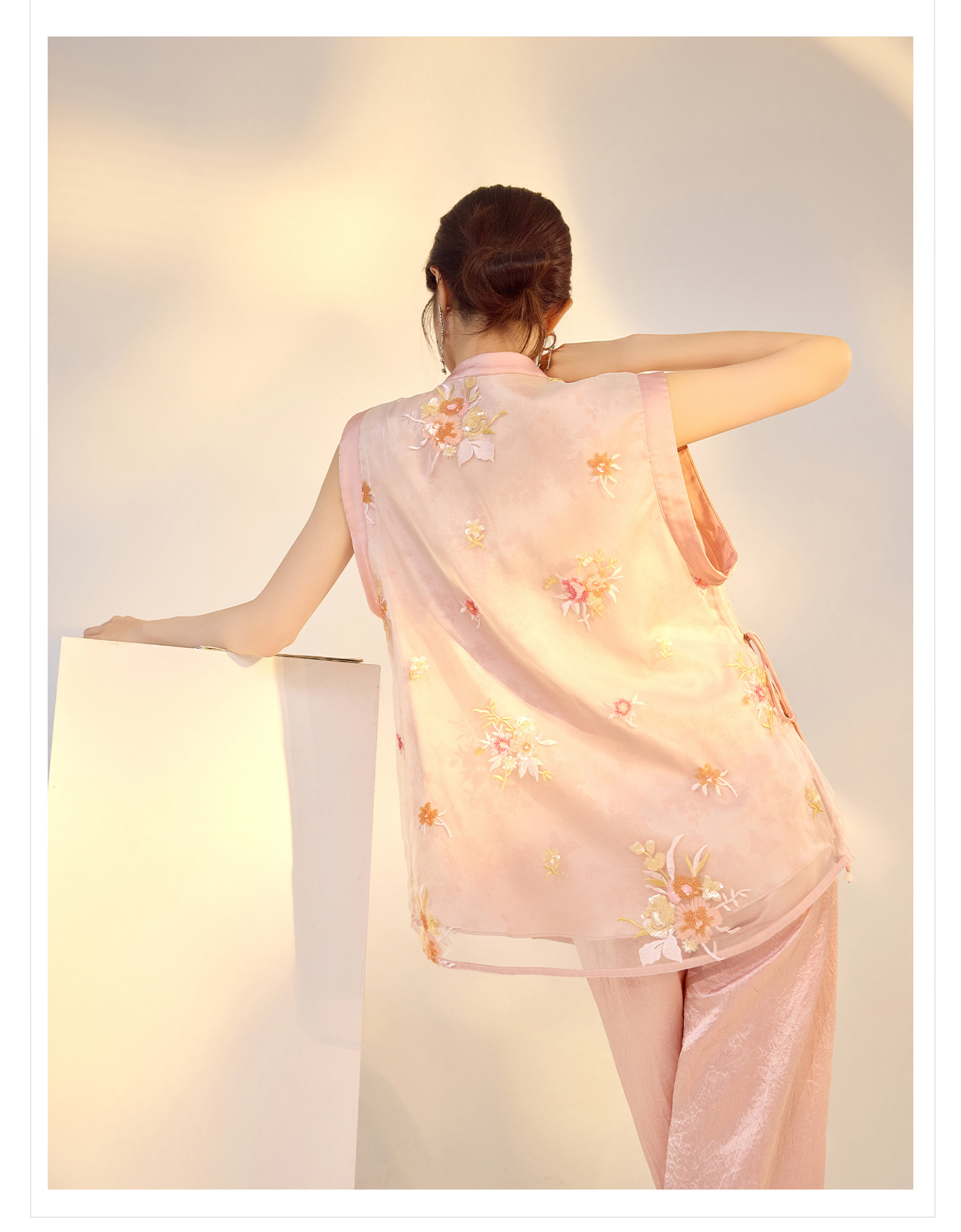 Áo vest lụa thêu hoa dành cho nữ — Màu hồng chi tiết 12