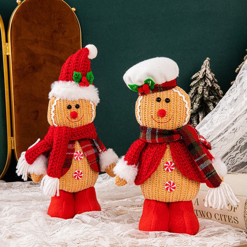 新しいクリスマスの装飾用品の姜パイ人のぬいぐるみの置物の聖パーティーのシーンは子供の贈り物の人形を配置します。|undefined
