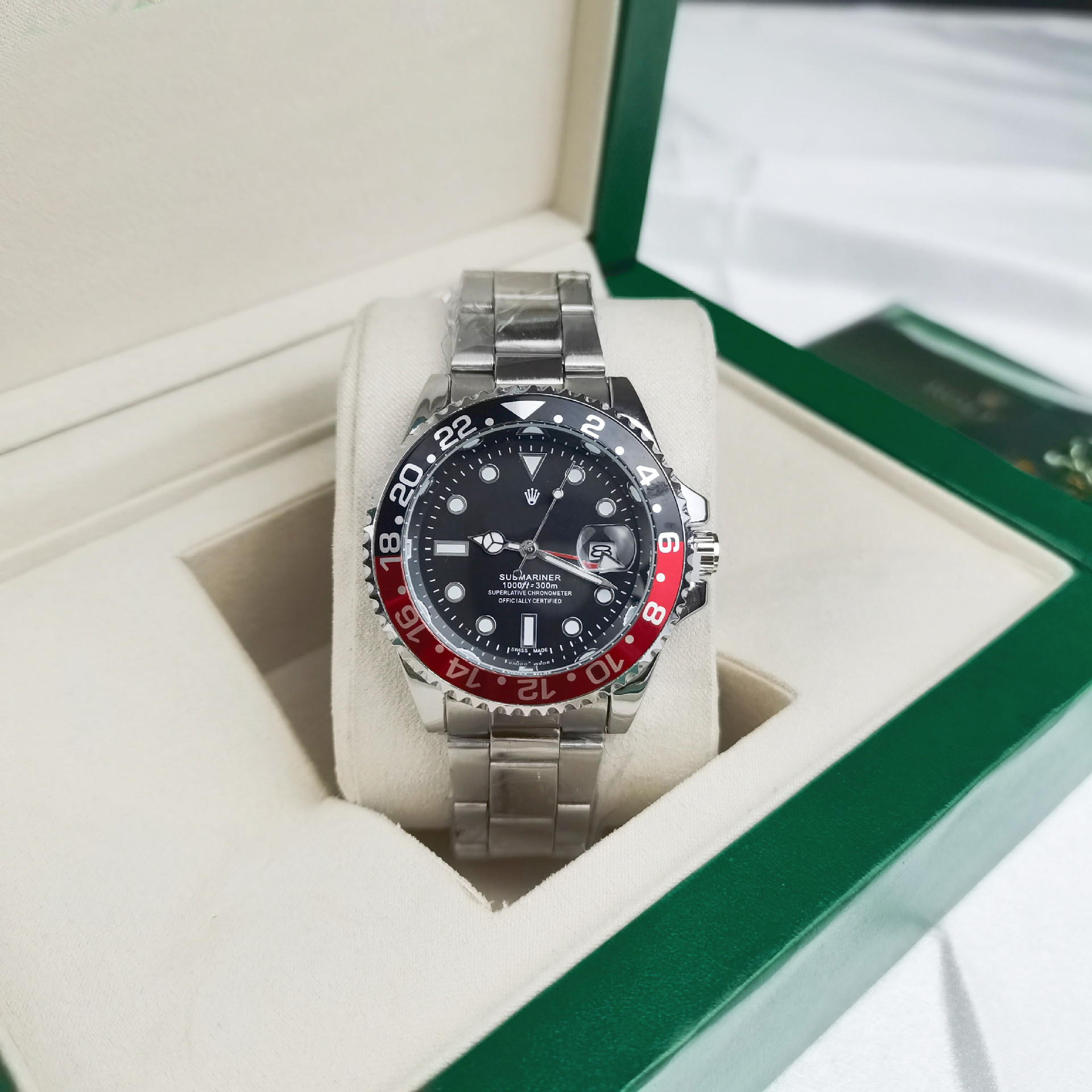 Four-pin coke circle, three silver, black and red circles, black surface