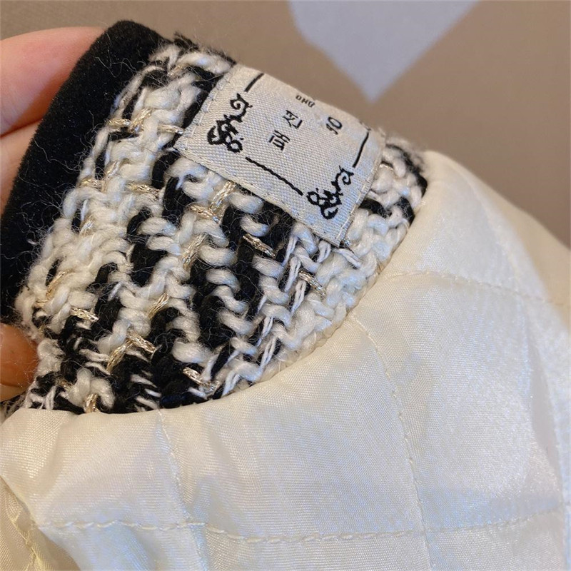 Nuova versione coreana per bambini 2023 inverno ragazza piccolo cappotto profumato giacca in cotone con colletto ribaltabile scozzese caldo_voghion.com