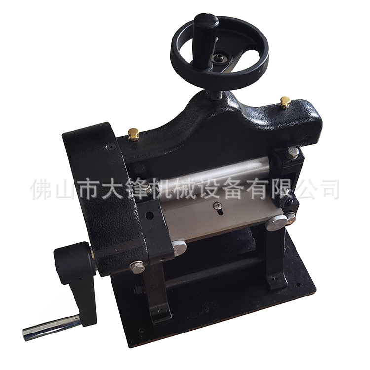 Ь����ֱ������Ƥ�е�Ь�׵�С���ֶ�Ƥ���Ƥ��ƤƬƤ������