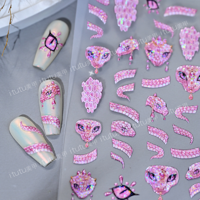 Nuevo polvo Bao Fairy Snake Shell Light Relief Stickers Pink Snake Back Stickers Pequeño patrón de uñas