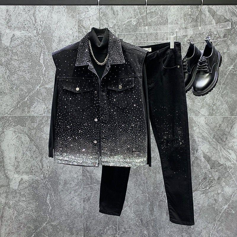 High-end, heavy-duty rhinestone-embellished, starry denim vest for men, a versatile, loose-fitting, sleeveless tank top, trendy and stylish.