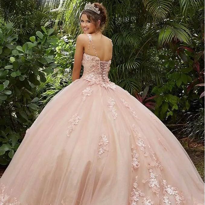 Vestido de comercio exterior, nuevo estilo de verano 2026, vestido de novia princesa de ensueño con temperamento, cuello en V, vestido abullonado, venta al por mayor transfronteriza.