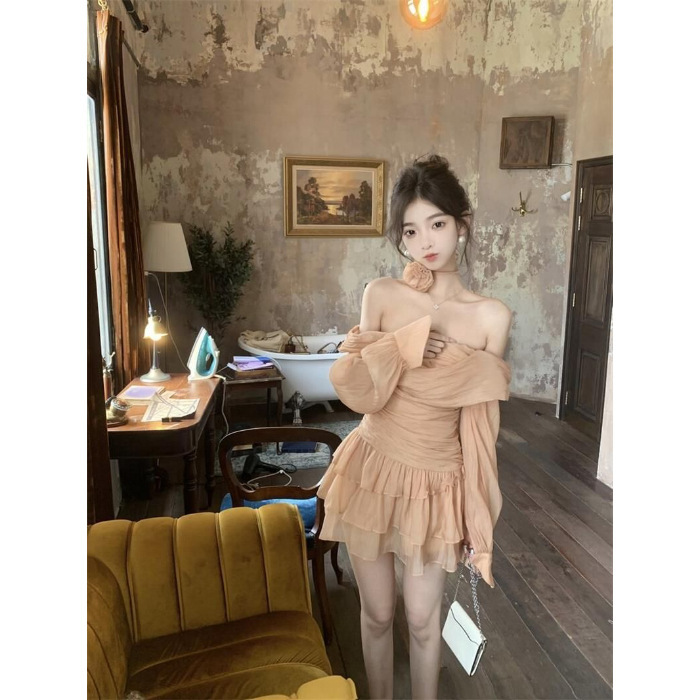 纯欲辣妹风抹胸连衣裙女秋褶皱微透高级感气质收腰显瘦长袖短裙|undefined