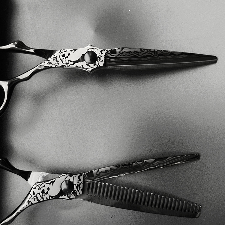 Forbici professionali da parrucchiere per sfoltire i capelli_voghion.com