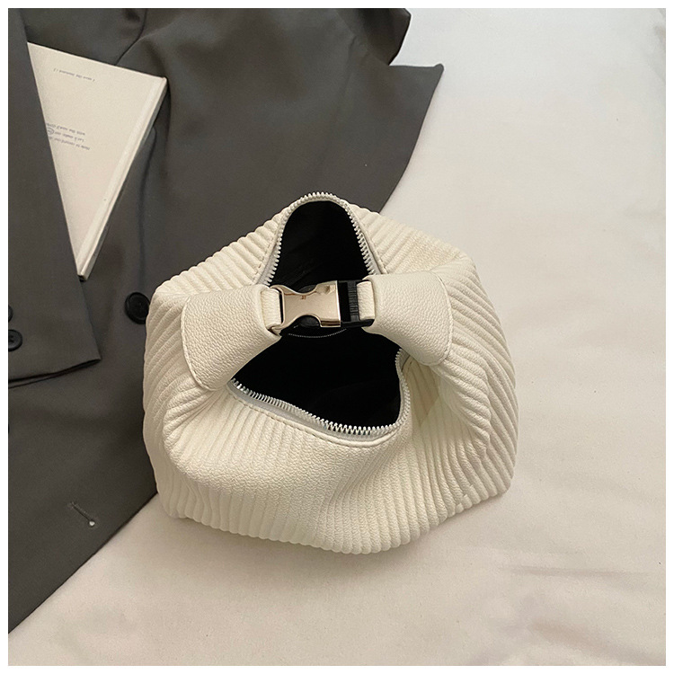 A niche hand-held pleated bag for women in the summer of 2025, a trendy and retro underarm bag, and a versatile Instagram single-shoulder crossbody bag undefined
