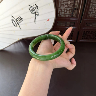 Jinyutang Xinjiang Hetian Jade Jasper Bracelet Has Bright Colors and a Good Base to Pick up the Oily Feel