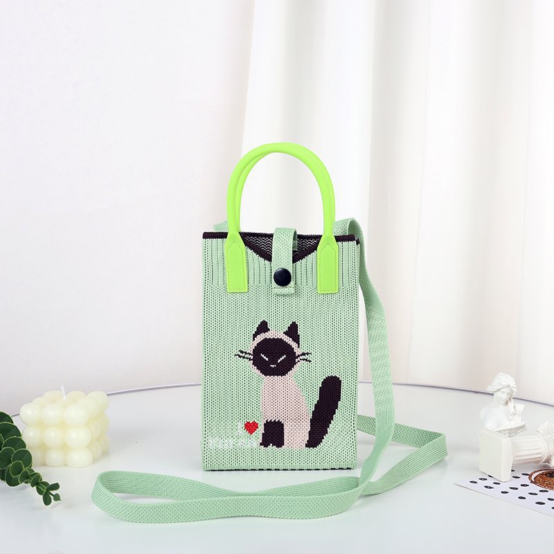 verde. El gato negro