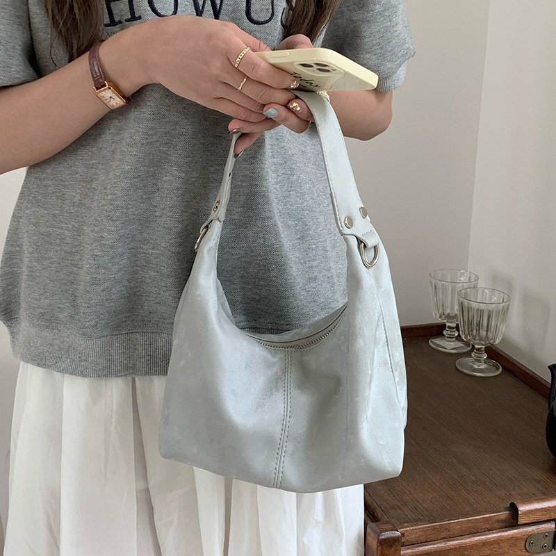 Niche design textured underarm bag 2024 new spring and summer women's shoulder messenger bag, soft silver cloud bag_voghion.com