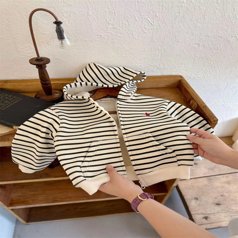 Qian Qi niños otoño y invierno sudadera coreana encapuchada bebé invierno cardigan de color sólido y abrigo de aire extranjero para niños