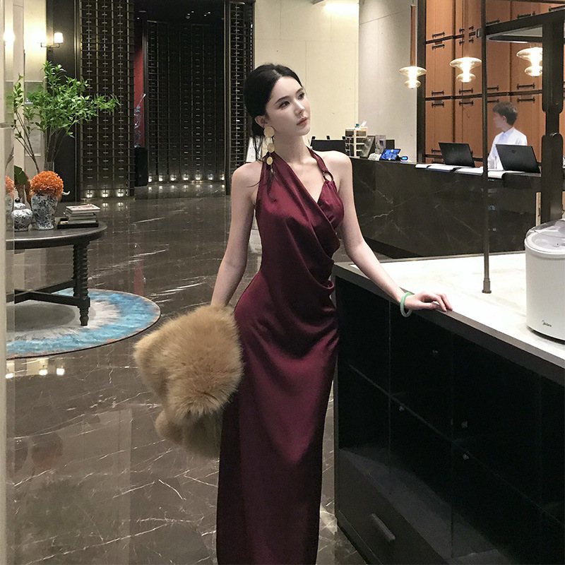 挂脖交错环饰连衣裙锻面立裁垂感长裙生日礼服裙|undefined