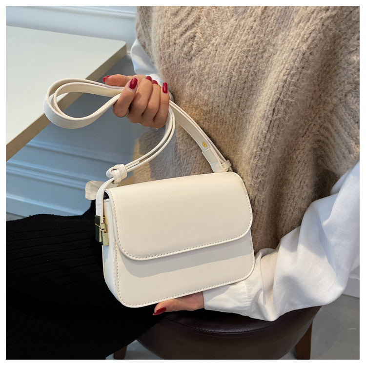Popular Clamshell Simple Casual Shoulder Bag Autumn Fashion Messenger Small Square Bag display picture 8