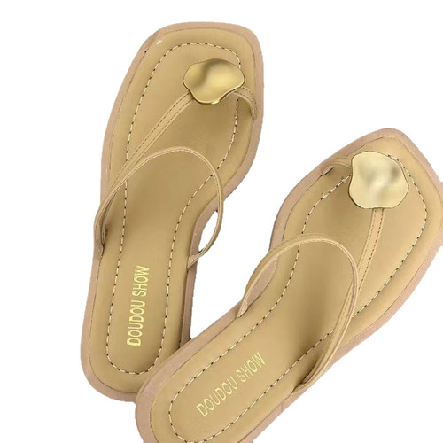 Niche Fashion Fairy-Style Open-Toe Slippers for Outdoor Wear — Summer Flat-Heeled Flip-Flops with Clip-toe Design, Women's Style