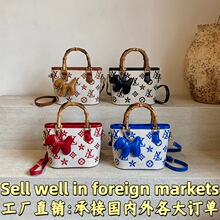 С�����s�OӋˮͰ��2025�¿�羳С����Ů�����e�r��б�����Ů
