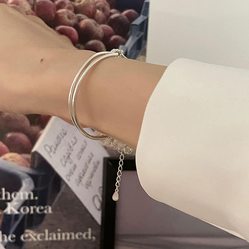 Minimalističen dizajn, zavezana srebrna modna in ležerna zapestnica za ženske v letu 2024, nova korejska zapestnica v stilu East Gate Instagram, niša_voghion.com