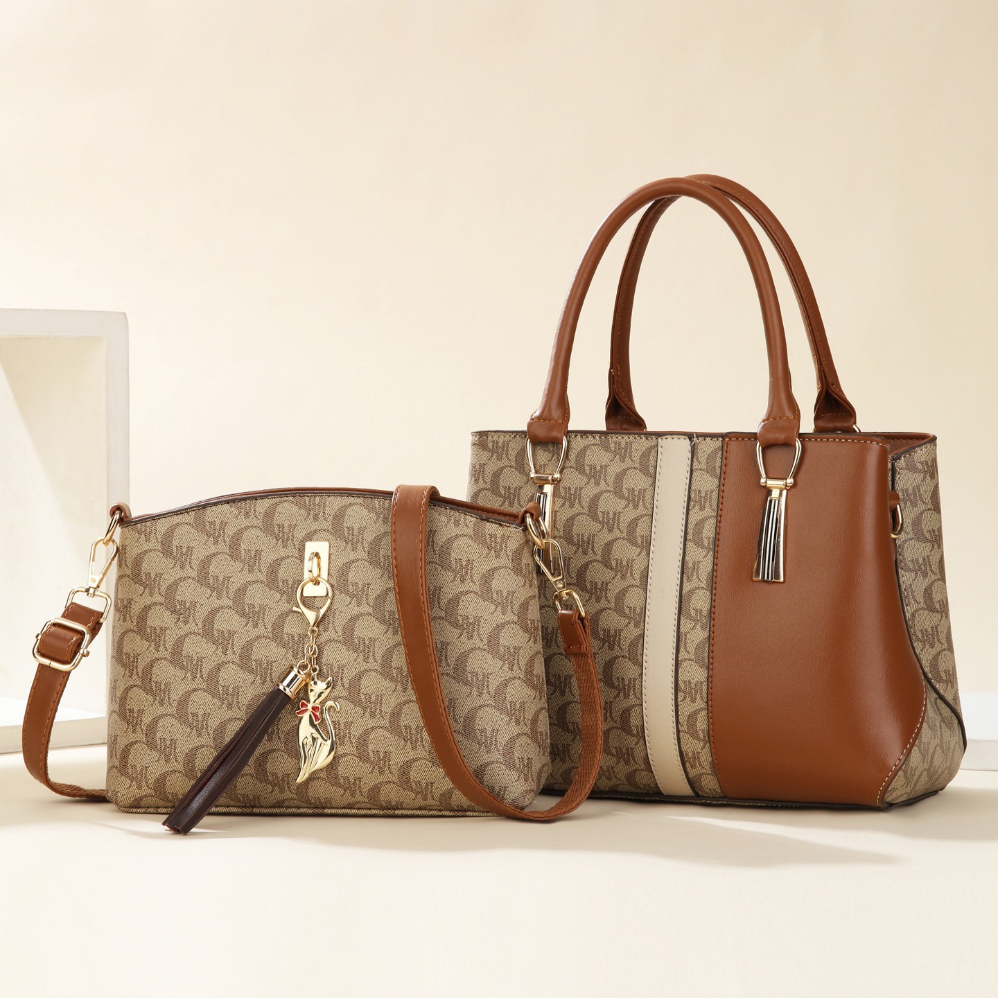 Dos paquetes de bolsos de moda versátil bolsos de mano atmósfera sencilla dama de hombro mochila bolsos transfronterizos