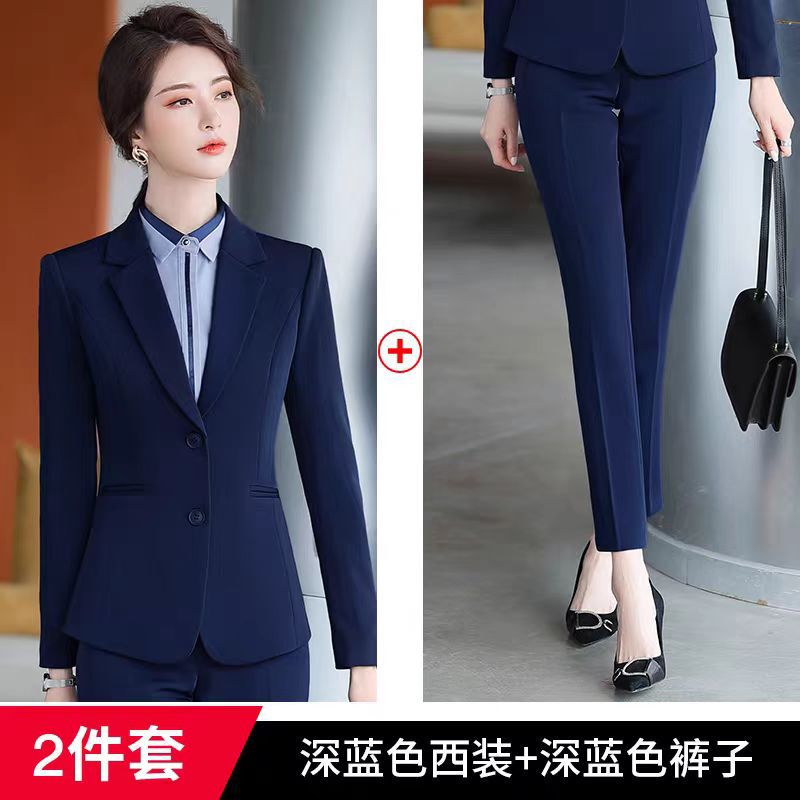 黒い小柄なスーツの女性春秋高級ホテルのフロントの職業作業服の事業はスーツのコートを編みます。|undefined