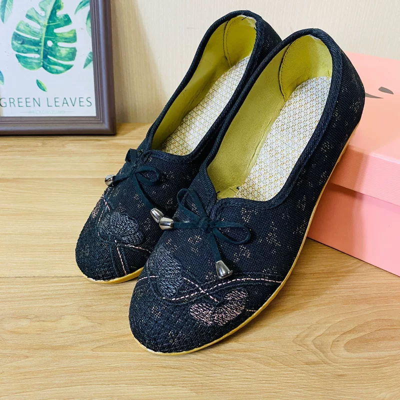 Новые старые Beijing cloth shoes вышитые цветы дамы обувь этнический стиль говяжий тендон низко-скользящие плоские половые танцевальные туфли супер мягкая подошва материнские туфли
