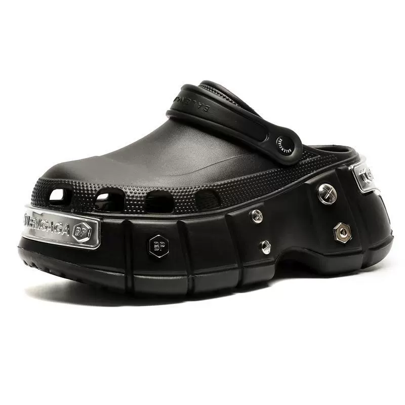 【Обувная промышленность-】Металлические сабо на толстой подошве — это горячий стиль, который излучает властность.