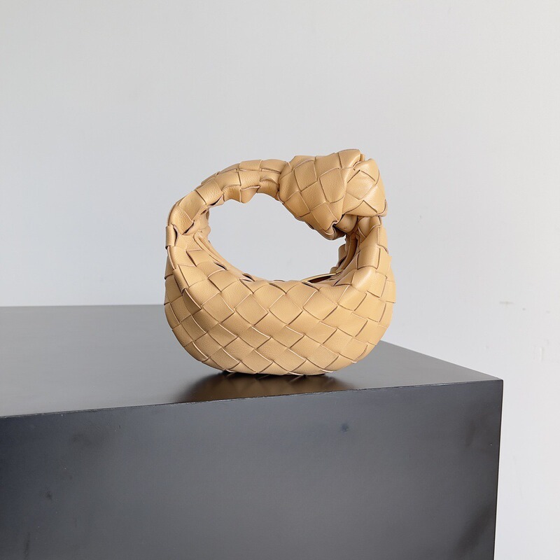 In-Stock Bv New Clutch Dumpling Bag with Knotted Woven Handle, Versatile Mini Cute Lipstick Storage Bag for Women In-Stock Bv New Clutch Dumpling Bag with Knotted Woven Handle, Versatile Mini Cute Lipstick Storage Bag for Women