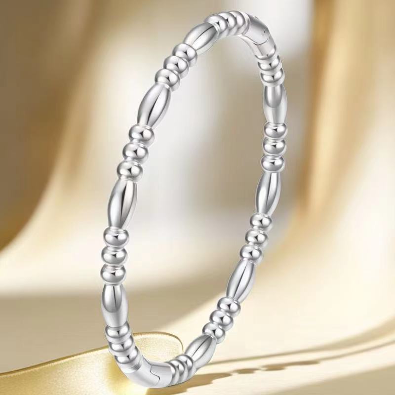 Pulsera de acero de titanio para niñas nicho de sentido de alto grado cielo estrellado no se desvanece Diamante-incrustado exquisito diamante ins estilo completo pulsera de diamantes