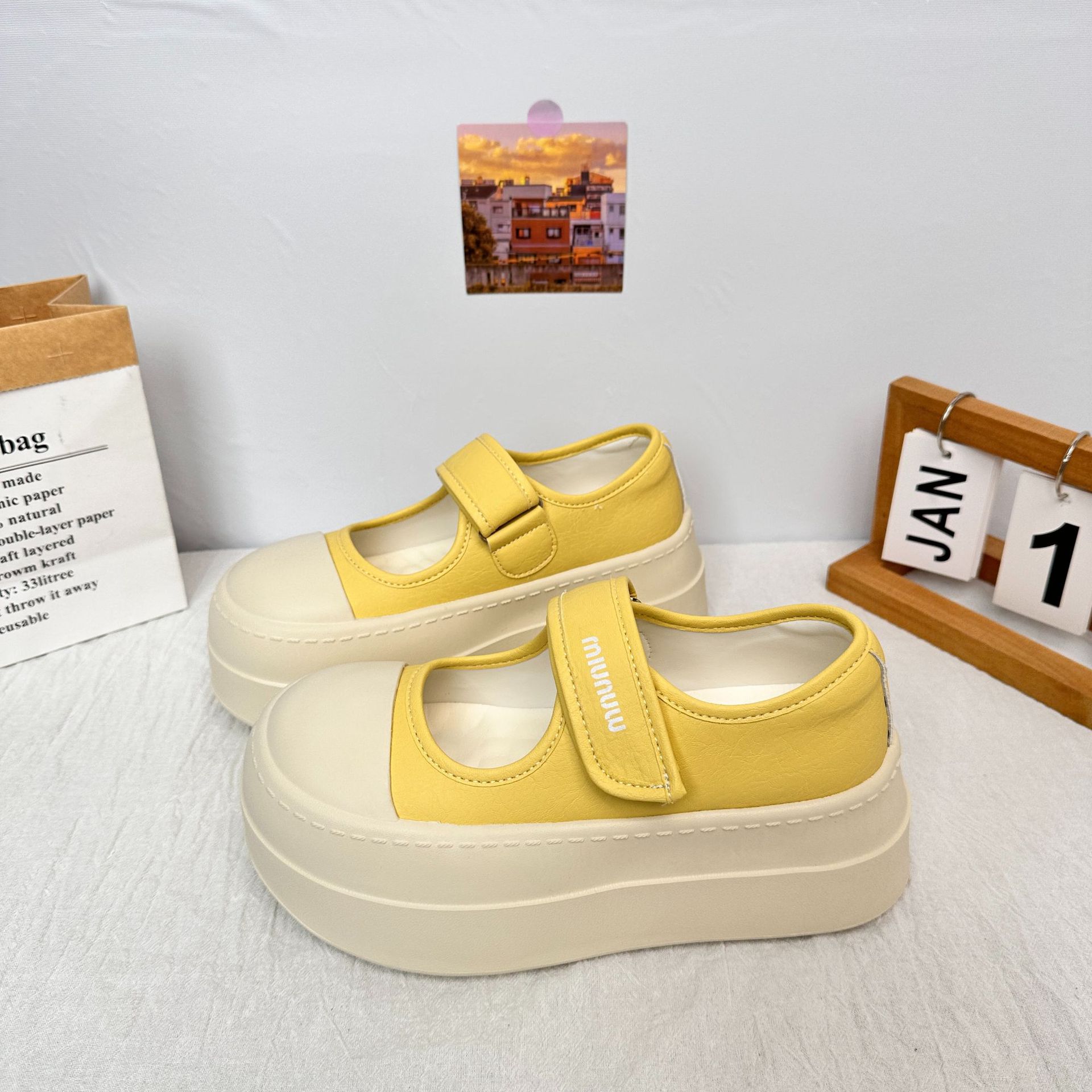 Milk Huhu Mary Jane Cream White Zapatos de mujer 2025 nicho deportes de ocio plataforma Velcro zapatos de lona de cabeza grande para mujer image 3