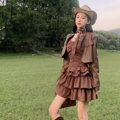 新疆旅游川西穿搭褶皱荷叶边吊带蛋糕连衣裙收腰显瘦短裙子配皮衣